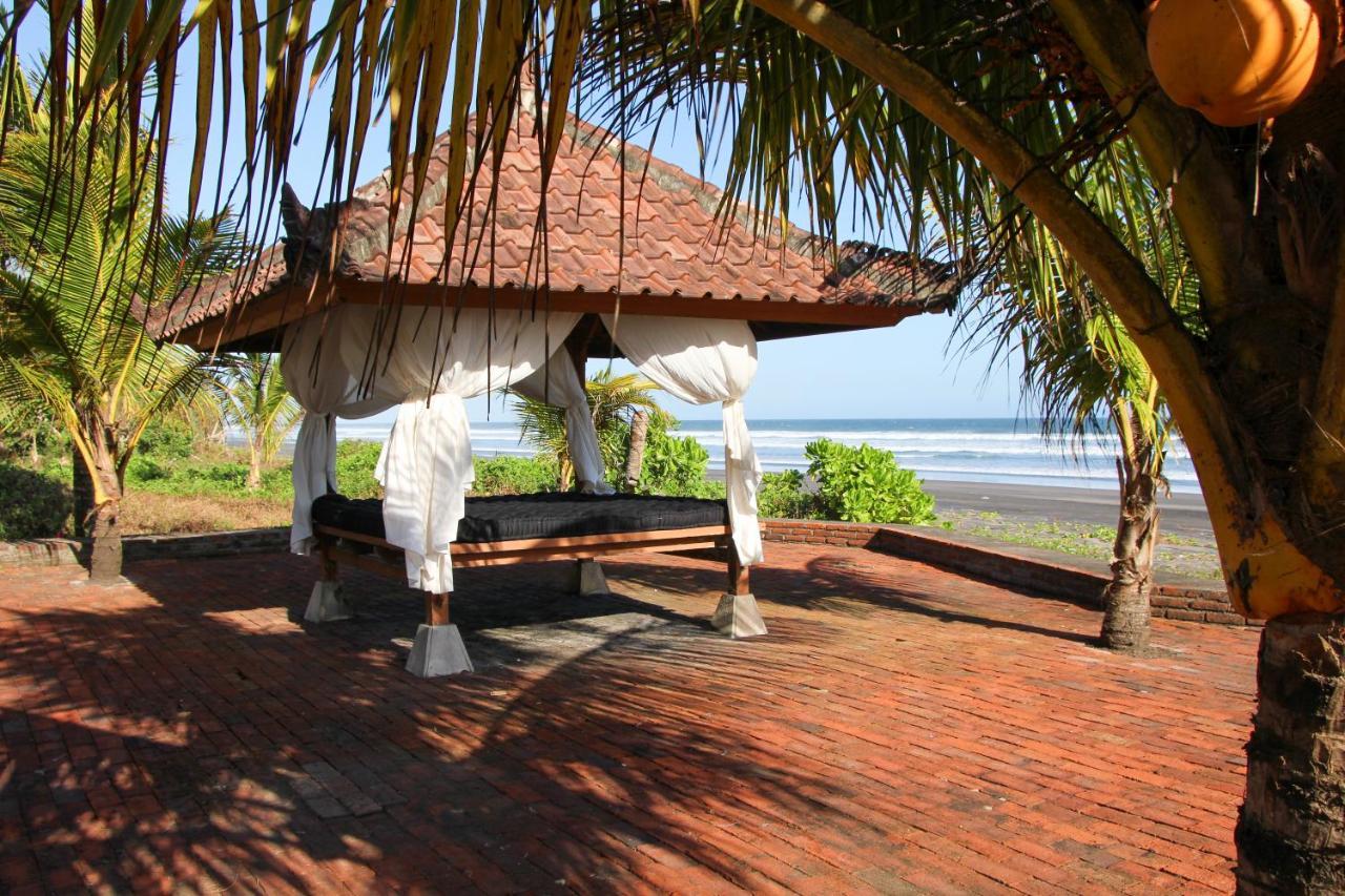 Bali Hai Island Resort Pekutatan  Exterior photo